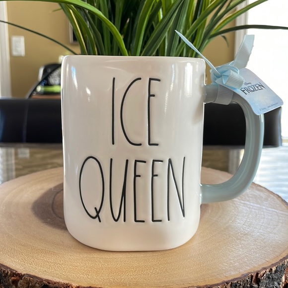 Rae Dunn/Disney Ice Queen (Elsa) mug - Picture 1 of 2
